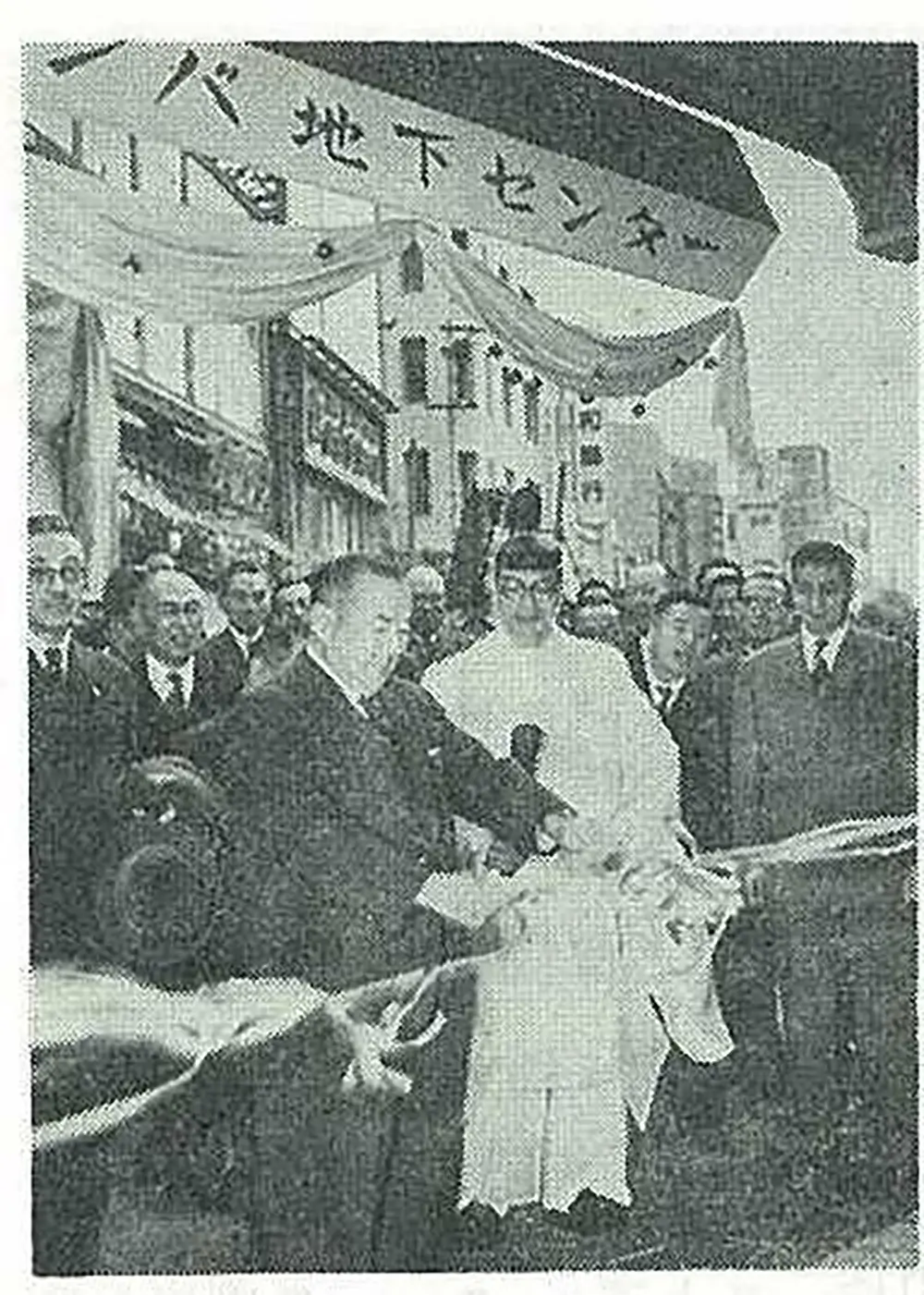 難波地下街(ナンバ地下センター)開業(現:NAMBAなんなん)