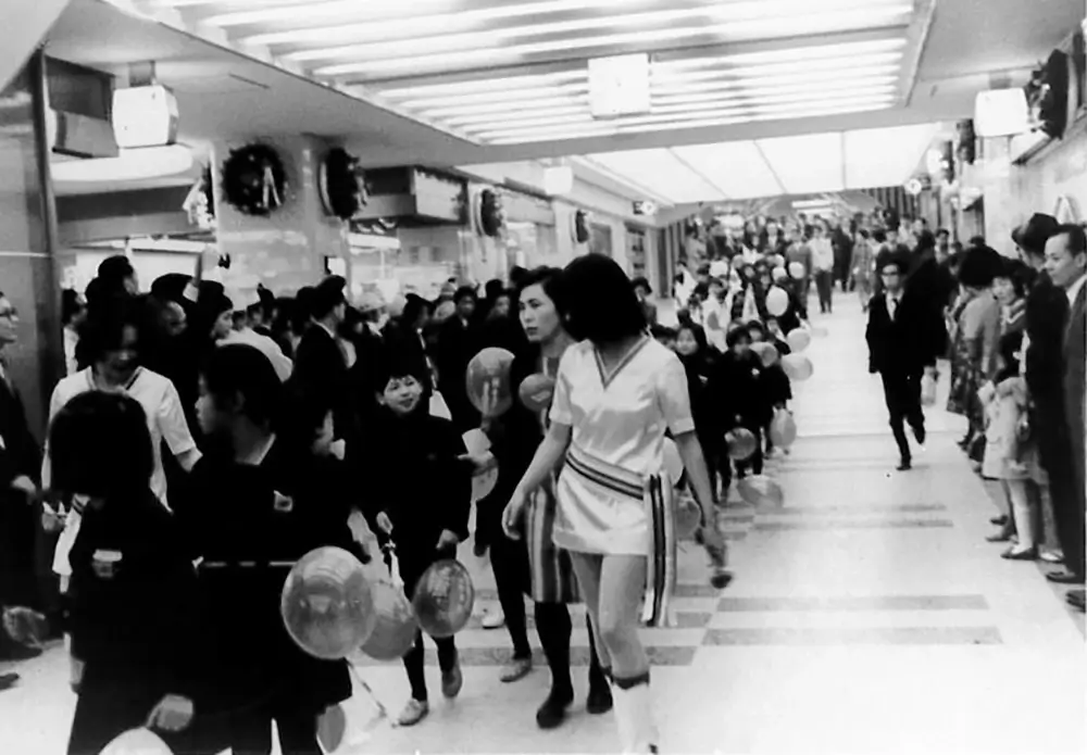 ミナミ地下街1期(虹のまち)開業