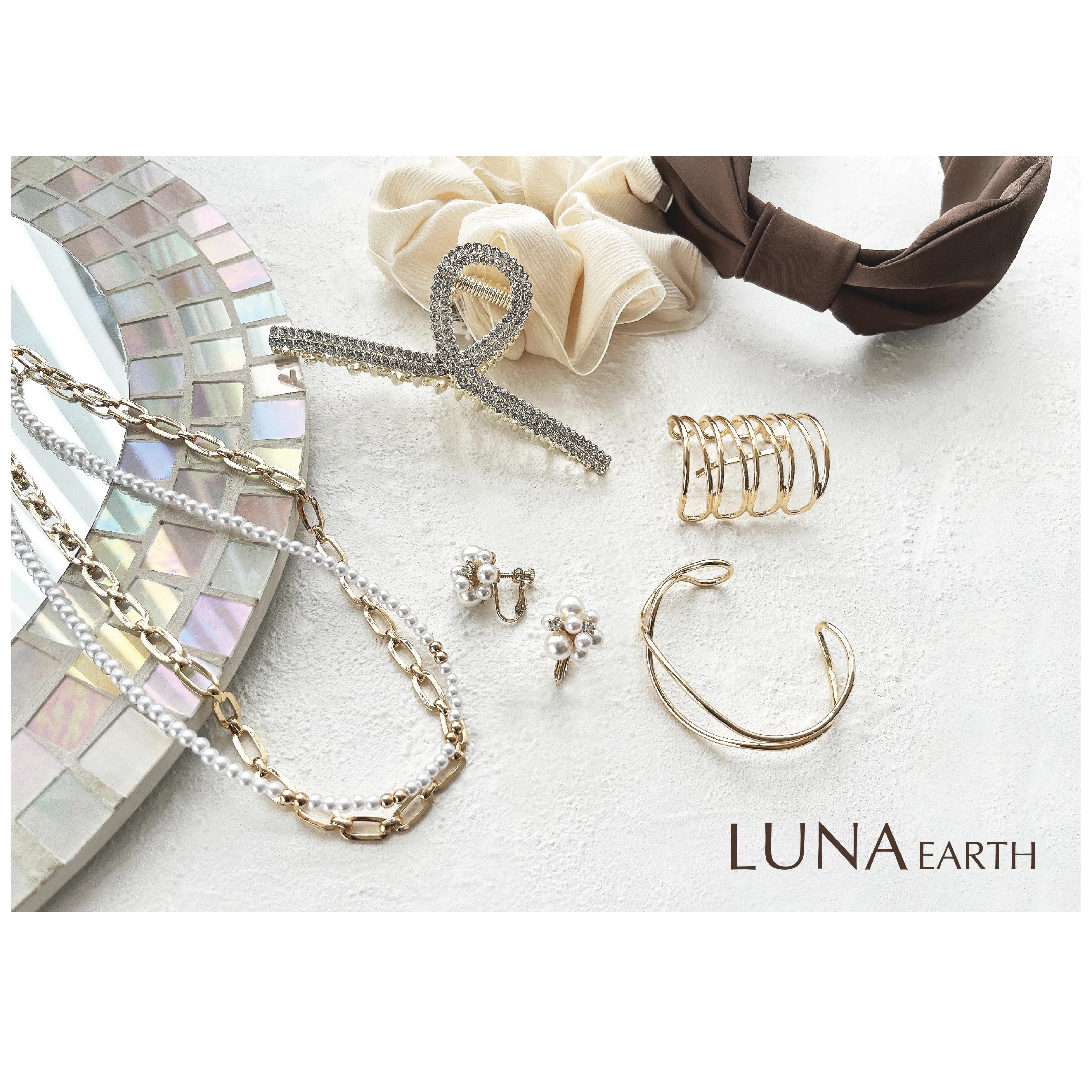 LUNA EARTH