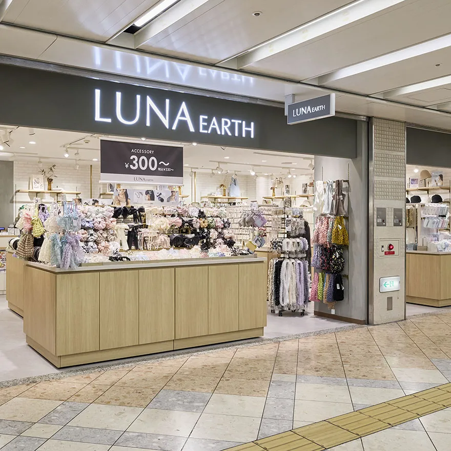 LUNA EARTH