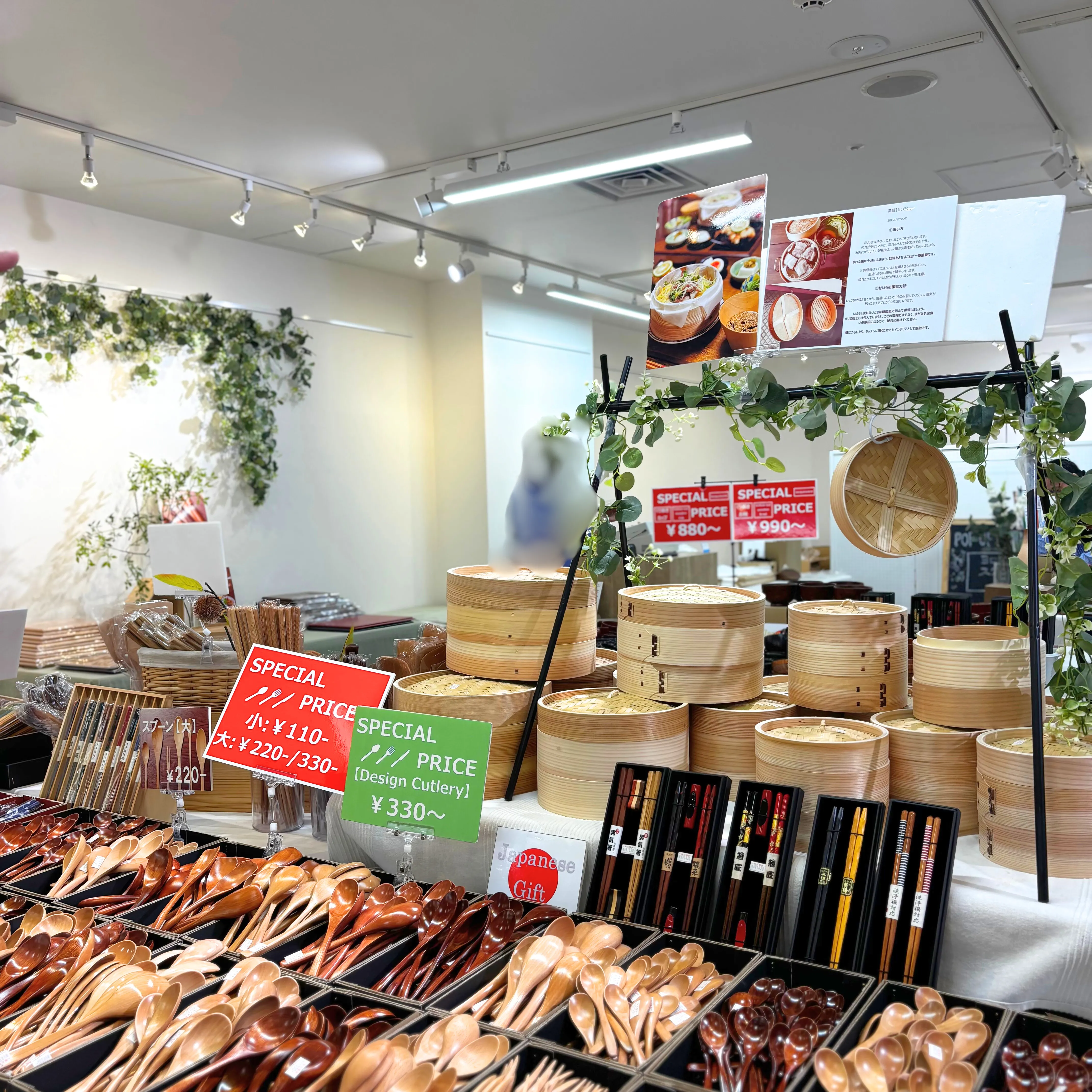 ヨロズスクエア POP UP SHOP
